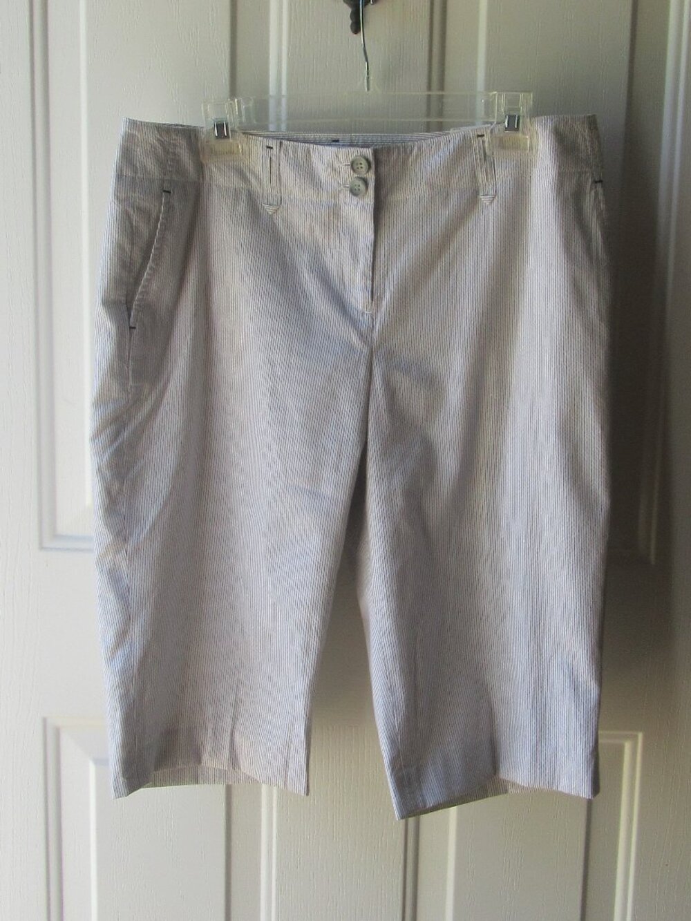 NWT 10P Loft Marisa Bermuda shorts in menswear design; white w. black pinstripes